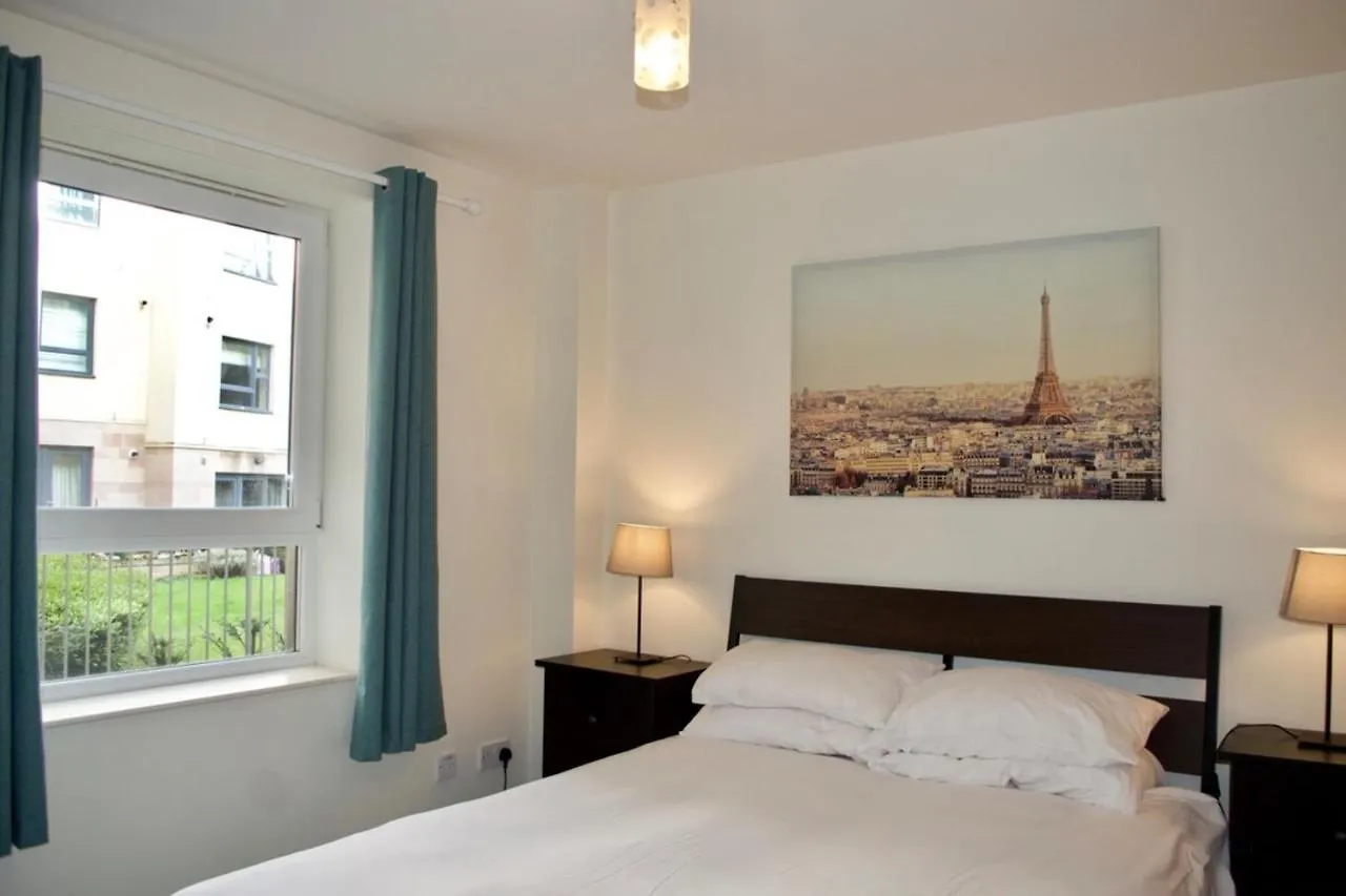 Modern 2 Bedroom City Centre Flat Edinburgh 0*,  Großbritannien