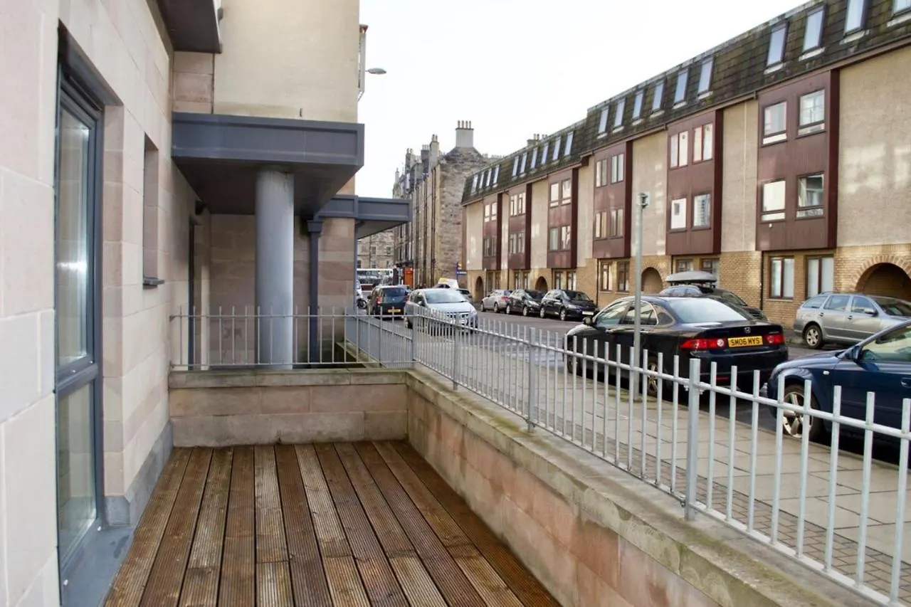 Modern 2 Bedroom City Centre Flat Edinburgh Apartment